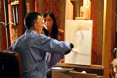 Enrico De Cenzo al lavoro durante una sessione di pittura live